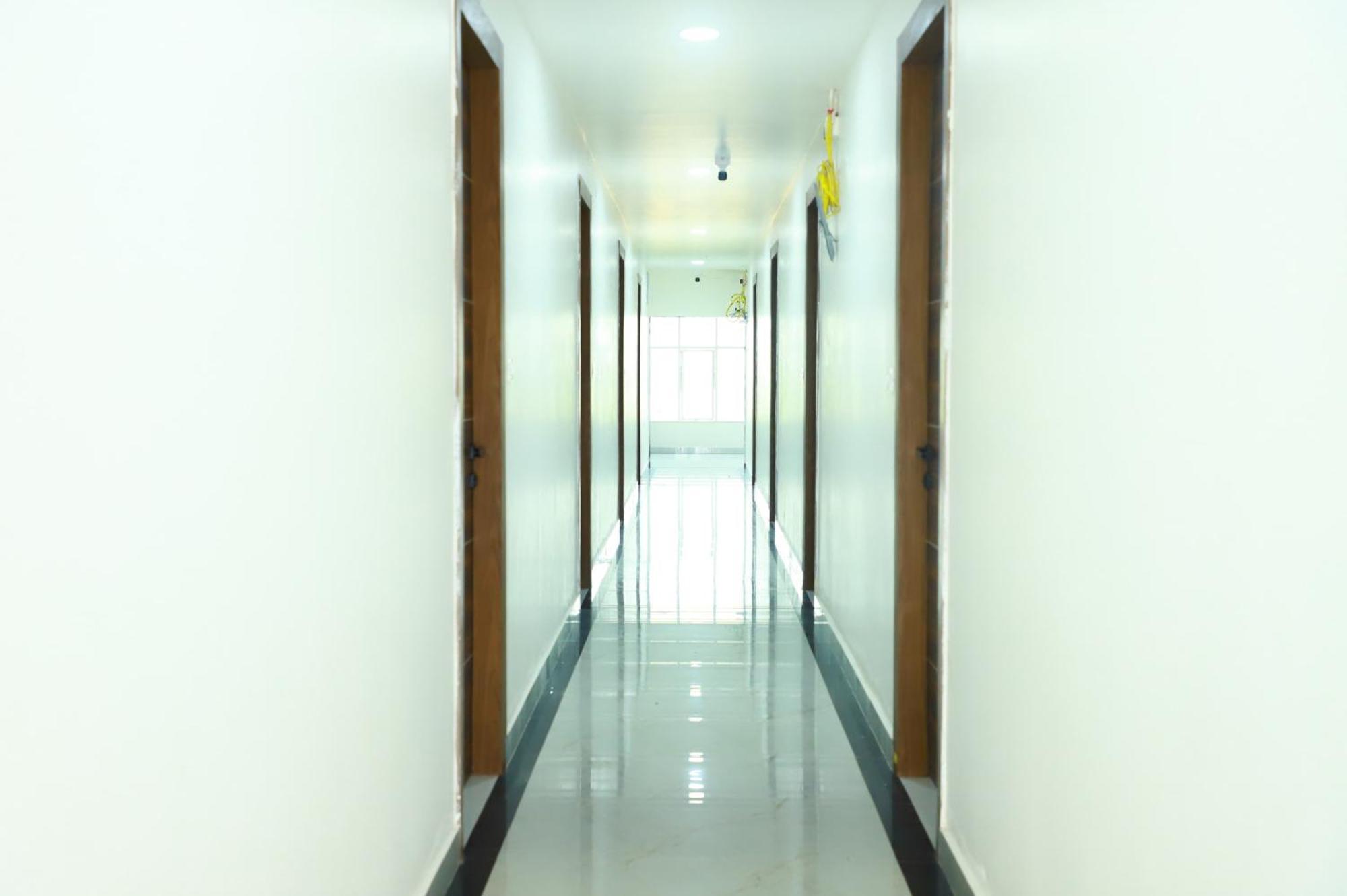 Sri Raghavendra Grand Hotel Turkapally Exterior photo